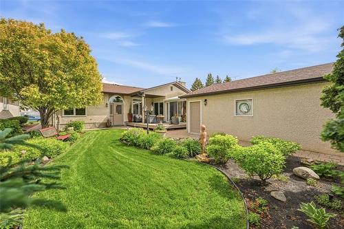 18 Shamrock Dr, Winnipeg, MB 