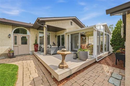 18 Shamrock Dr, Winnipeg, MB 