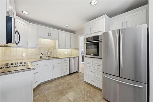 18 Shamrock Dr, Winnipeg, MB 
