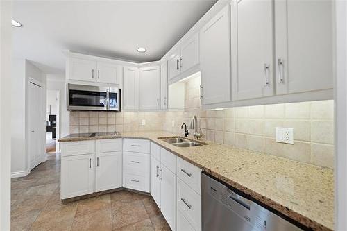 18 Shamrock Dr, Winnipeg, MB 