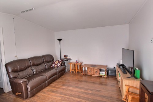 Salon - 3031 Rue Du Platine, Rouyn-Noranda, QC 