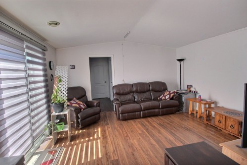 Salon - 3031 Rue Du Platine, Rouyn-Noranda, QC 