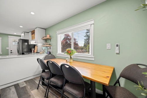 2102 Stadacona Dr, Comox, BC 