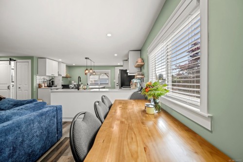 2102 Stadacona Dr, Comox, BC 