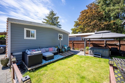 2102 Stadacona Dr, Comox, BC 