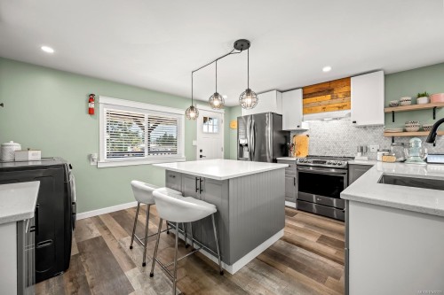 2102 Stadacona Dr, Comox, BC 