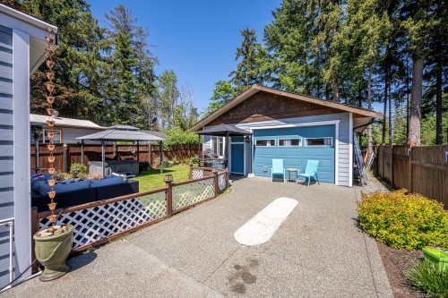 2102 Stadacona Dr, Comox, BC 