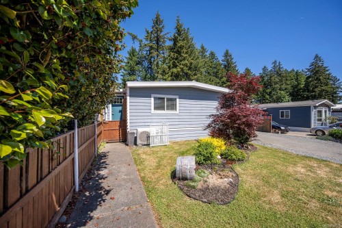 2102 Stadacona Dr, Comox, BC 