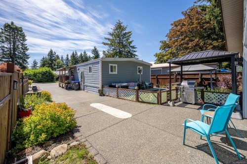 2102 Stadacona Dr, Comox, BC 