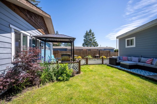 2102 Stadacona Dr, Comox, BC 
