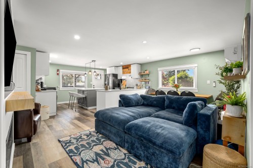2102 Stadacona Dr, Comox, BC 