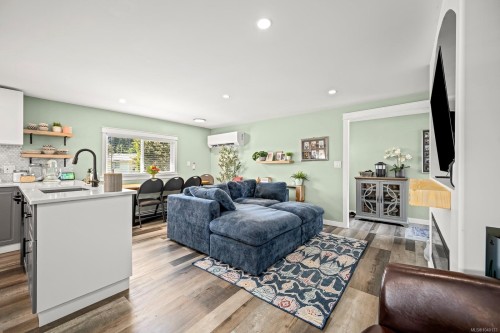 2102 Stadacona Dr, Comox, BC 