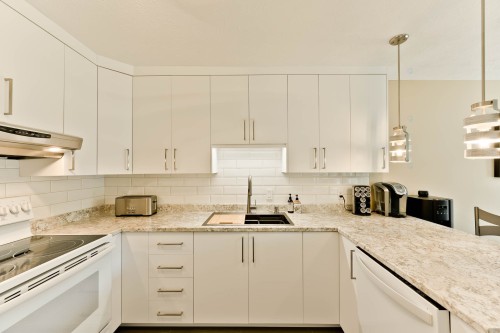 Cuisine - 3363 Rue Antoine-Samson, Sherbrooke (Les Nations), QC - Indoor Photo Showing Kitchen