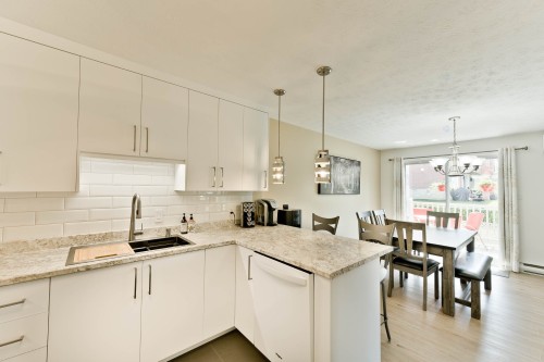 Cuisine - 3363 Rue Antoine-Samson, Sherbrooke (Les Nations), QC - Indoor Photo Showing Kitchen With Upgraded Kitchen