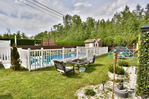 Courtyard - 856 Rue Vendôme, Saint-Paul, QC 