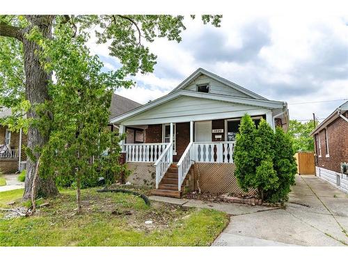 1025 CURRY  Windsor, ON N9B 2A6