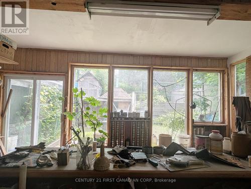 1169 Oxford Street E, London East (East G), ON 