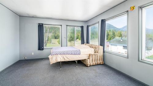 1534 West Creston Road, Creston, BC 