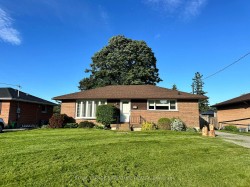 Main-475 Fairlawn Street Oshawa, ON L1J 4R5