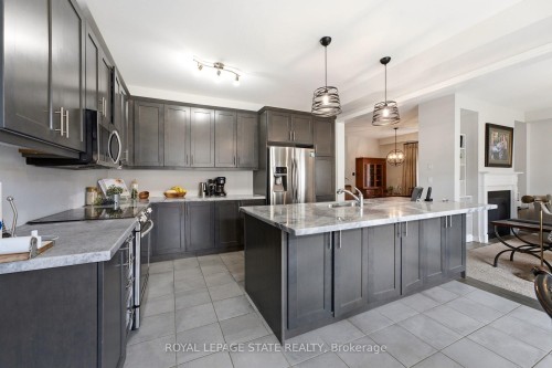 11 Morrison Drive, Hamilton, ON - Indoor Photo Showing Kitchen With Upgraded Kitchen