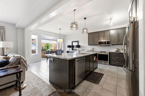 11 Morrison Drive, Hamilton, ON - Indoor Photo Showing Kitchen With Upgraded Kitchen