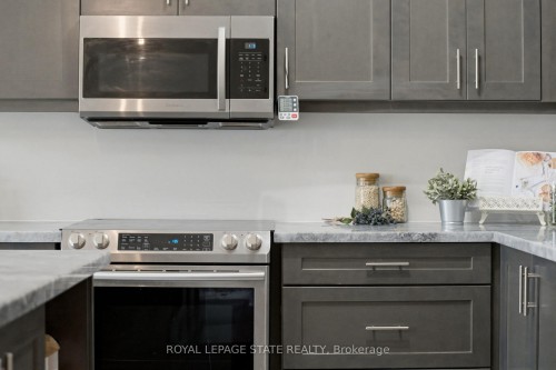 11 Morrison Drive, Hamilton, ON - Indoor Photo Showing Kitchen