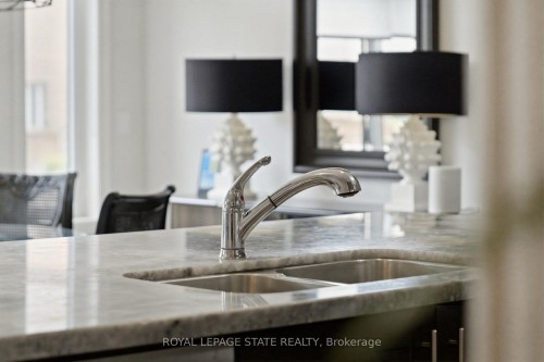 11 Morrison Drive, Hamilton, ON - Indoor Photo Showing Kitchen With Double Sink