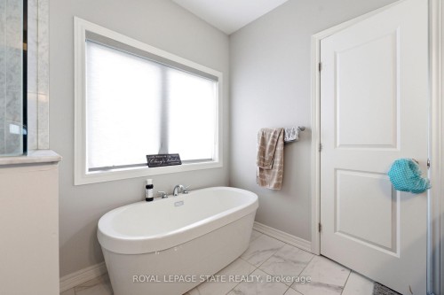 11 Morrison Drive, Hamilton, ON - Indoor Photo Showing Bathroom