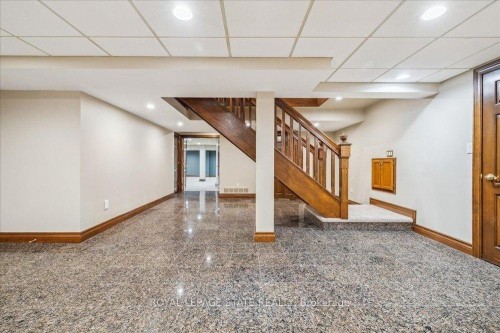 7 Lakegate Drive, Hamilton, ON 