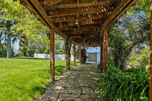 7 Lakegate Drive, Hamilton, ON 