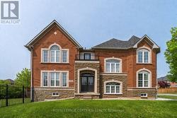 2523 HIGHMOUNT CRESCENT Oakville, ON L6M 4Z1