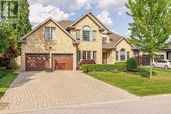 153 GREEN HEDGE COURT London North (North O), ON N6H 5A4
