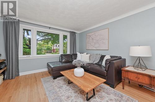 Living room - 140 Begonia Avenue, Ottawa, ON 