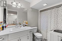 Apartment bathroom - 