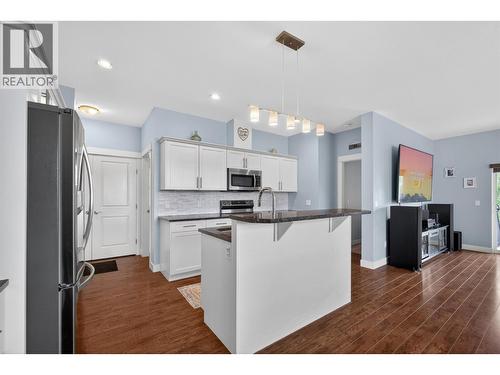 2054 Elkridge Drive, West Kelowna, BC - Indoor Photo Showing Kitchen With Stainless Steel Kitchen With Upgraded Kitchen