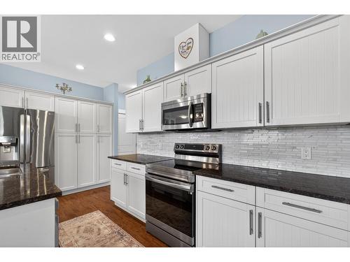 2054 Elkridge Drive, West Kelowna, BC - Indoor Photo Showing Kitchen