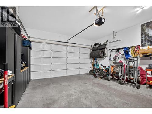 2054 Elkridge Drive, West Kelowna, BC - Indoor Photo Showing Garage
