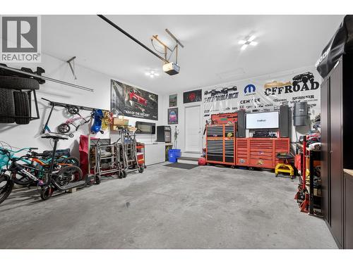 2054 Elkridge Drive, West Kelowna, BC - Indoor Photo Showing Garage