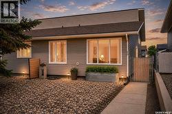 43 Arlington AVENUE  Moose Jaw, SK S6K 1B2