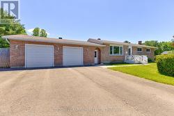 17 MAPLE AVENUE Petawawa, ON K8H 2Y4