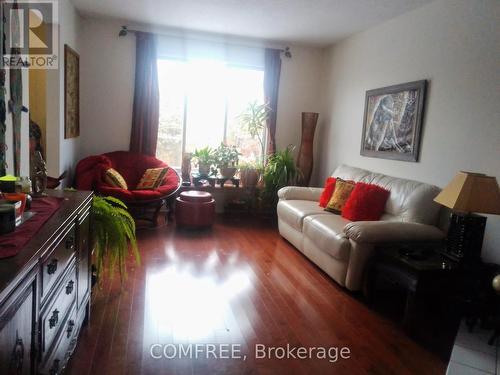 2215 Saturn Crescent, Ottawa, ON 