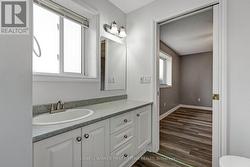 Primary bedroom ensuite - 