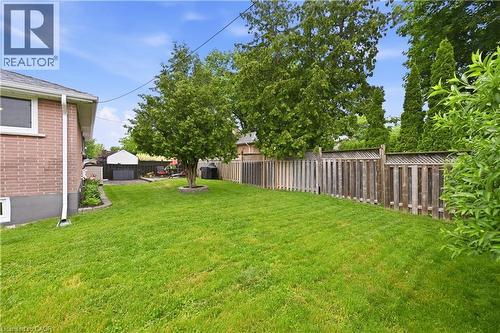 Expansive green lawn with mature trees and wood fencing - 189 Foxbar Road, Burlington, ON 