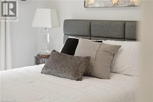 11 Morrison Drive, Ancaster, ON - Indoor Photo Showing Bedroom