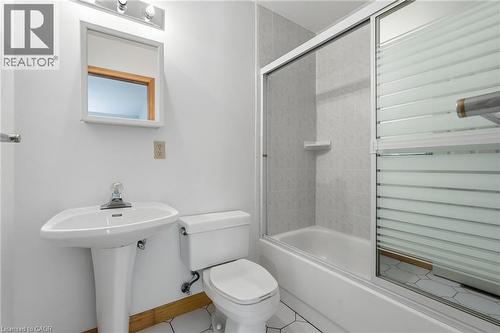 3 Ancaster Street E, Dundas, ON - Indoor Photo Showing Bathroom