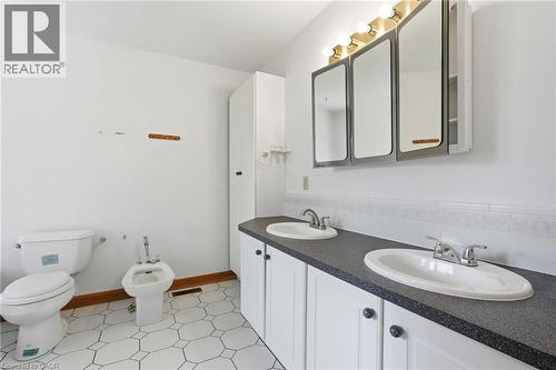 3 Ancaster Street E, Dundas, ON - Indoor Photo Showing Bathroom