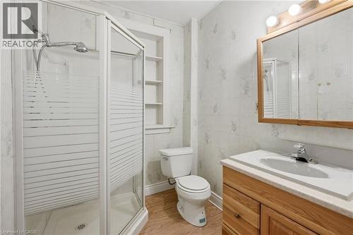 3 Ancaster Street E, Dundas, ON - Indoor Photo Showing Bathroom