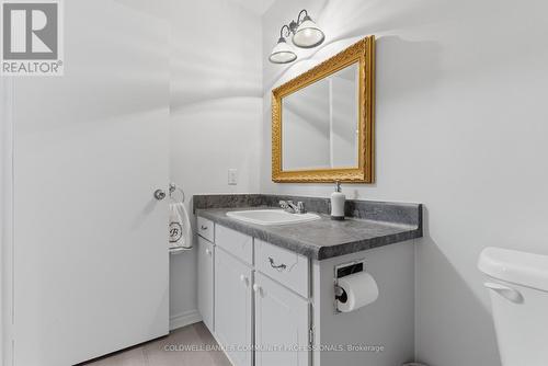 Main level 4pc bathroom - 61 San Pedro Drive, Hamilton, ON 