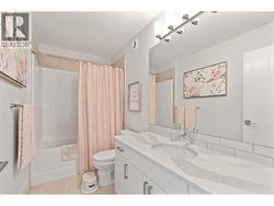 Main bathroom upstairs - 