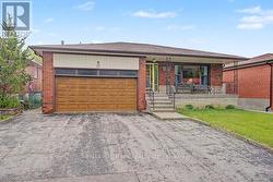 17 CHALET ROAD  Toronto, ON M2J 3V3